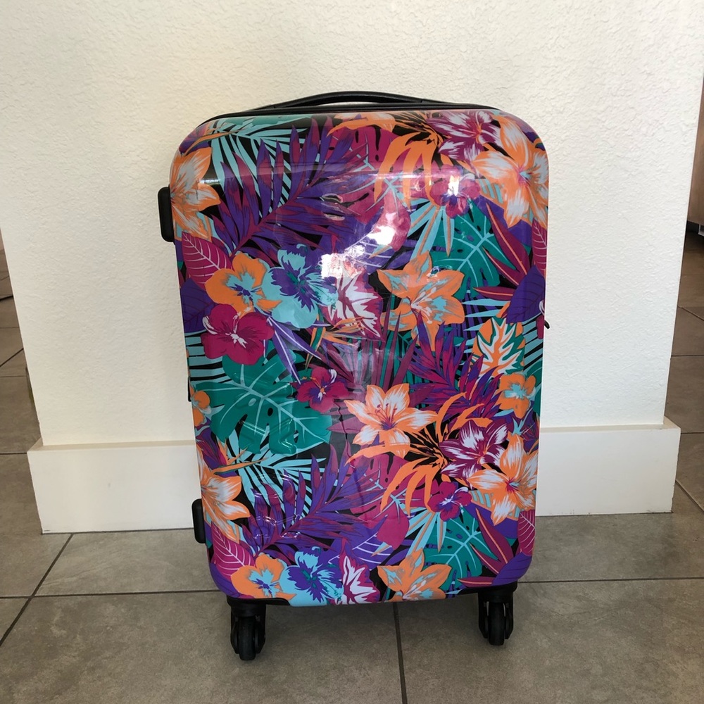 Roxy rolling suitcase